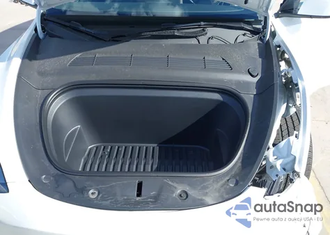 2025 Tesla Model Y Long Range Dual Motor All-Wheel Drive z USA, uszkodzony, nr VIN 7SAYGAEE2SF291066